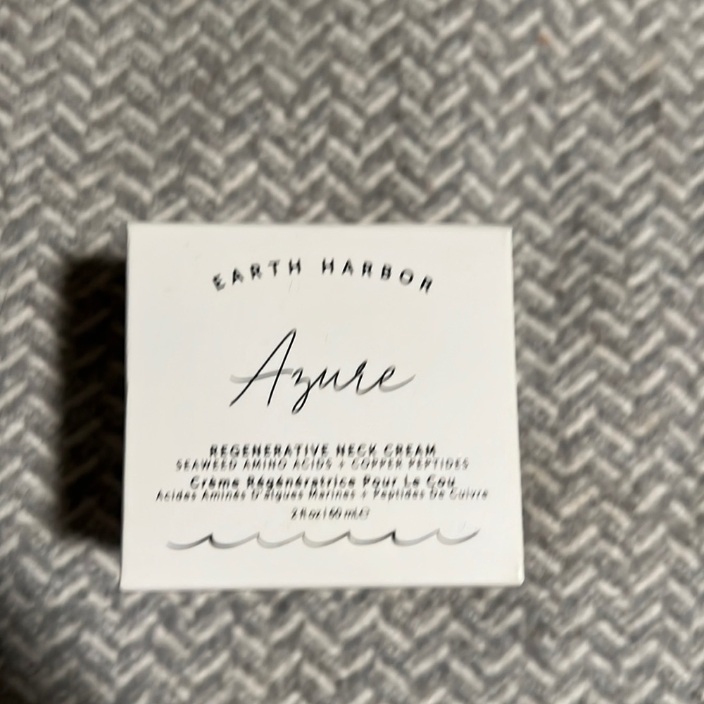 Earth Harbor Azure neck cream